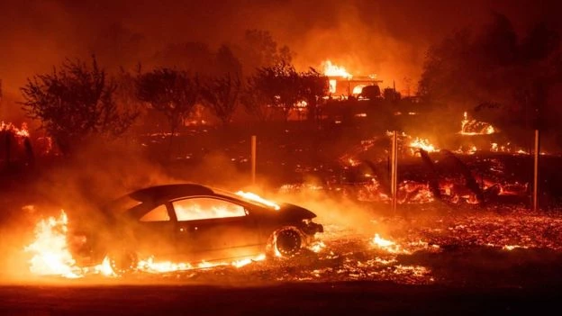 Πύρινη κόλαση στην Καλιφόρνια: 31 νεκροί εντοπίστηκαν στις στάχτες (βίντεο)